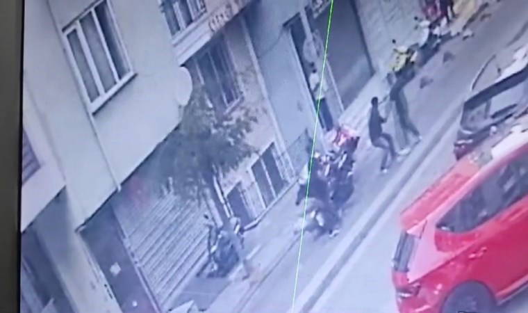 Sokak ortasında dehşet: Husumetlisini silahla başından vurdu!