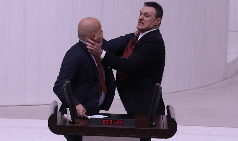 'Parlamento kaosa sürüklendi...'