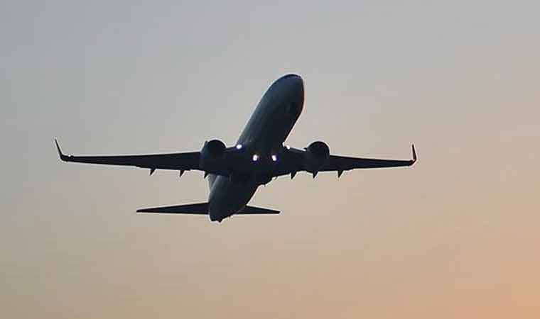 Ajet'e ait yolcu uçağının iniş takımları açılmadı!