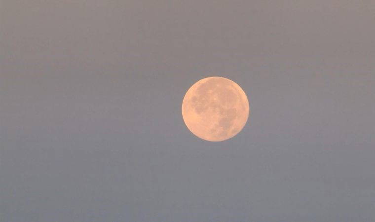 Süper Ay İstanbul'da görsel şölen oluşturdu