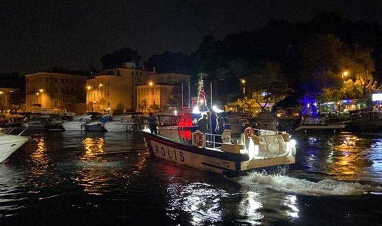 İstanbul Boğazı'nda 4 kişinin içinde olduğu tekne battı: 3 kişi ve 1 köpek yüzerek kurtuldu, 1 kişi kayıp!