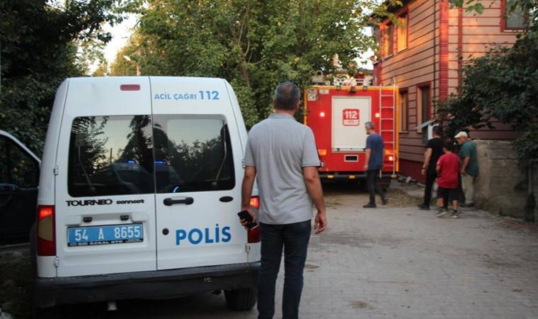 İki katlı evde yangın çıktı: Müdahale eden bir kişi yaralandı