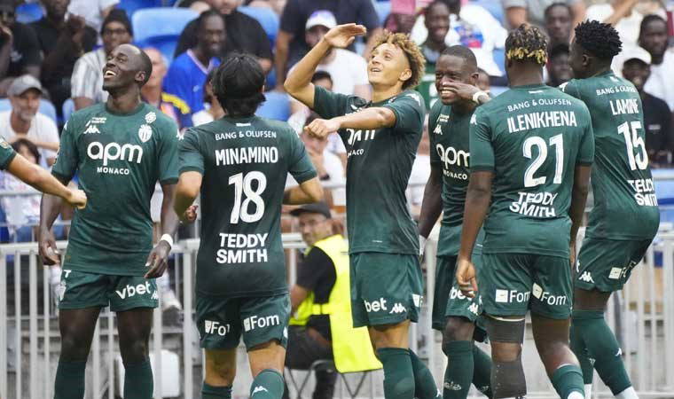 Lyon'a evinde Monaco şoku!