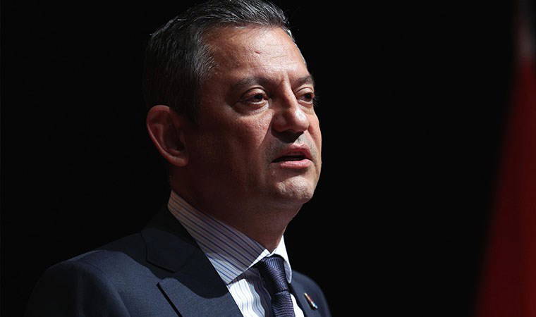 Başörtüsü nedeniyle görev vermemişlerdi: Özgür Özel, Dilara Çiçek ile görüştü