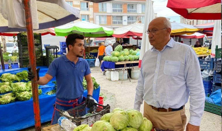 CHP'li Çakırözer'e dert yanan pazarcı: Etikete kilogram fiyatını yazdığında müşteri kaçıyor