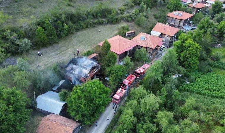 Tarım işçilerini taşıyan kamyonet kaza yaptı: 20 yaralı