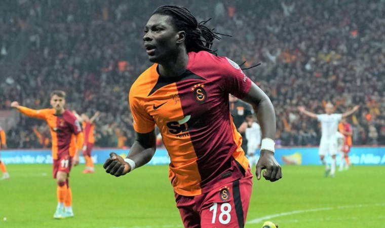 Bafetimbi Gomis'ten Galatasaray paylaşımı: 'Hedef 25 ve 5. yıldız'