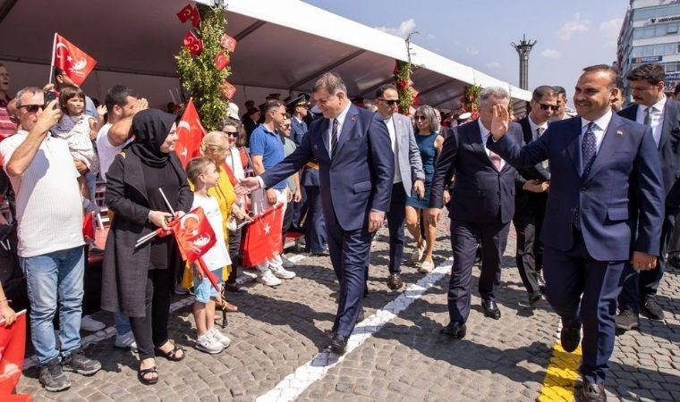 İzmir'de Zafer Bayramı kutlamaları başladı