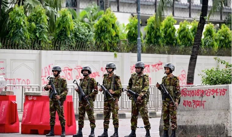 Bangladeş ordusu duyurdu: Geçiş hükümeti kurulacak