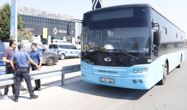 'Aracıma vurdun' deyip, halk otobüsünün anahtarını alıp kaçtı