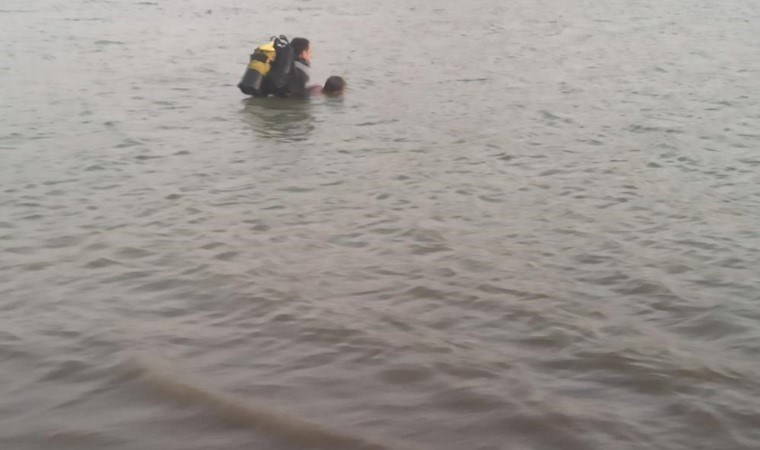 Serinlemek için gölete giren baba-kız boğuldu