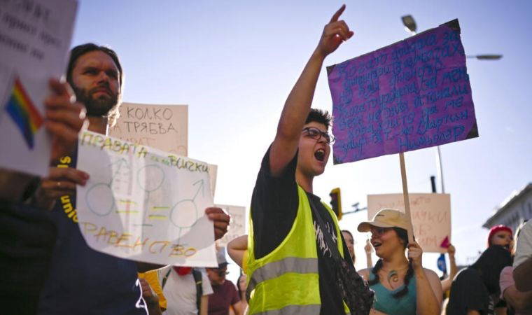 'Ellerinizi çocukların üzerinden çekin' dediler...