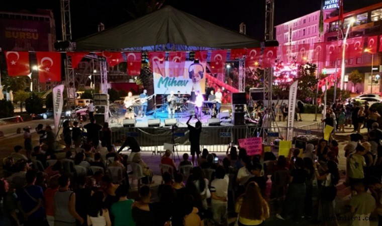 Sokak hayvanları için konser düzenlediler