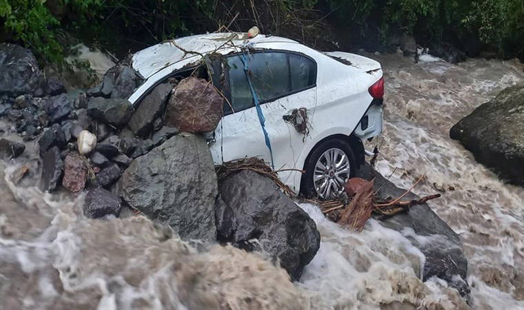 Artvin'de şiddetli yağış felaketi: Sel ve su taşkınları hayatı olumsuz etkiledi