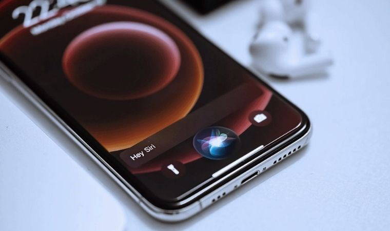 Trafik kazası geçirdi: Hayatını Apple Siri kurtardı