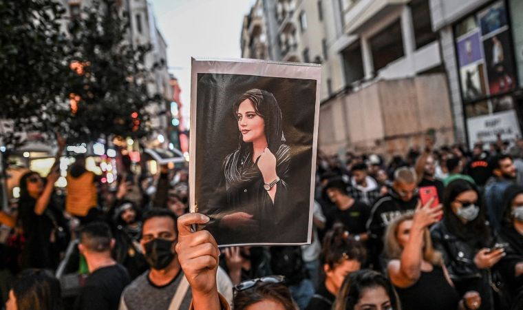 Göstericileri engellemek için nehri derinleştirdiler...