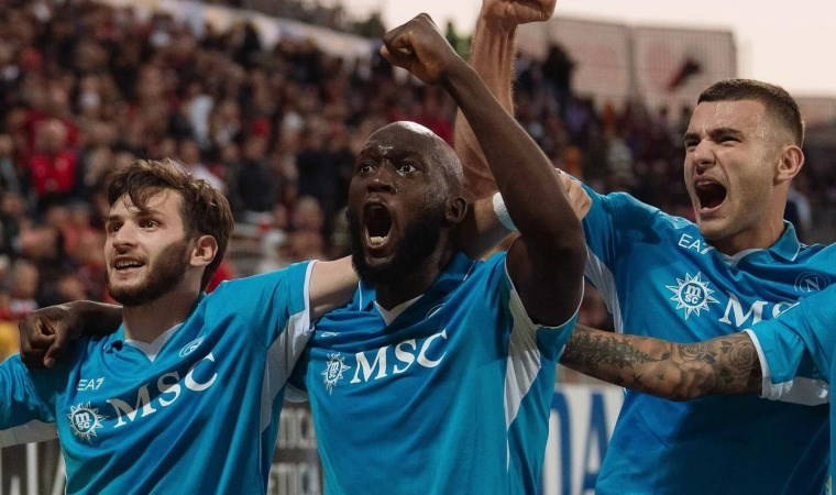Lukaku ve Kvaratskhelia yıldızlaştı: Napoli 3 puanı 4 golle aldı!