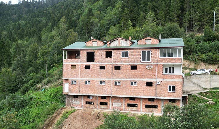 4 katlı ‘apartman mandıra’