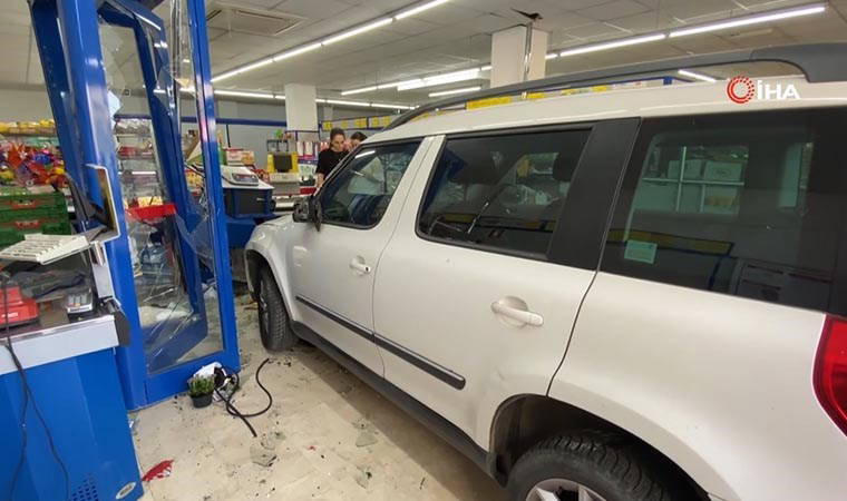 Otomobil Bim'e daldı, yurttaş çekiliş var sandı