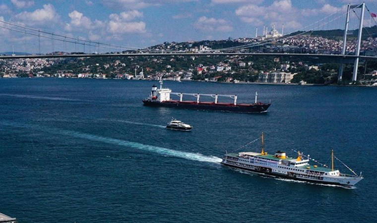 İstanbul Boğazı'nda gemi trafiği çift yönlü askıya alındı (18 Eylül 2024)