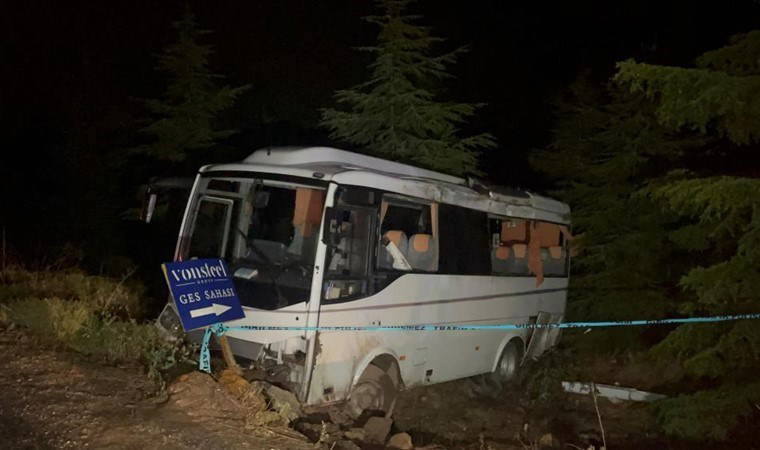 Midibüs şarampole uçtu: 14’ü polis, 15 yaralı!