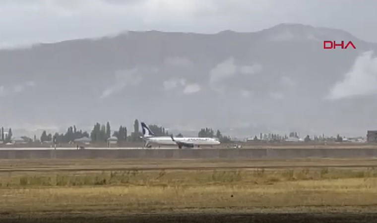 Hakkari'de Ajet'e ait yolcu uçağı pistten çıktı!