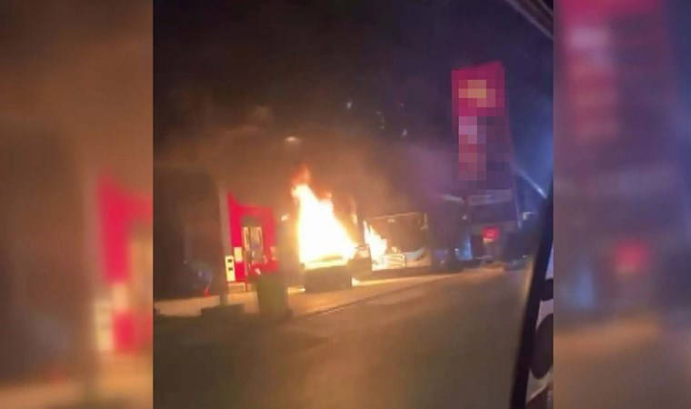 Akaryakıt istasyonunda panik anları: Otomobil alev alev yandı!