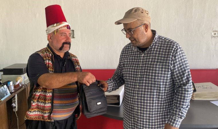 Yerde bulduğu 33 bin lirayı sahibine teslim etti: Ödül olarak verilen parayı kabul etmedi