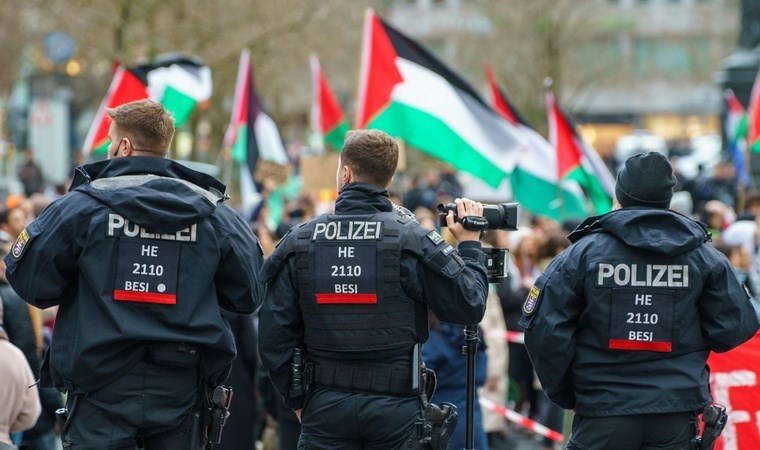 Almanya'dan Filistin kararı: Sloganı destekleyen vatandaşlık alamayacak