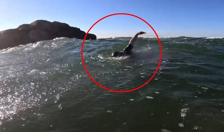 Engelli arkadaşının suda kaybolduğu anları görüntüledi