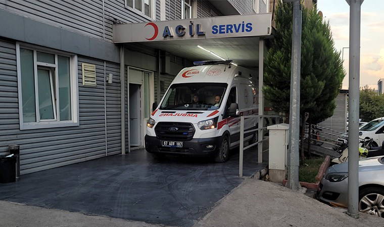 Karşılıklı şikayetçi olan hasta yakınları ile sağlıkçıların tartışması kamerada