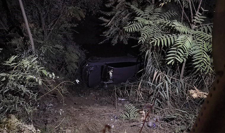 Bursa'da feci kaza: Otomobil dere yatağına devrildi, sürücüsü yaralandı