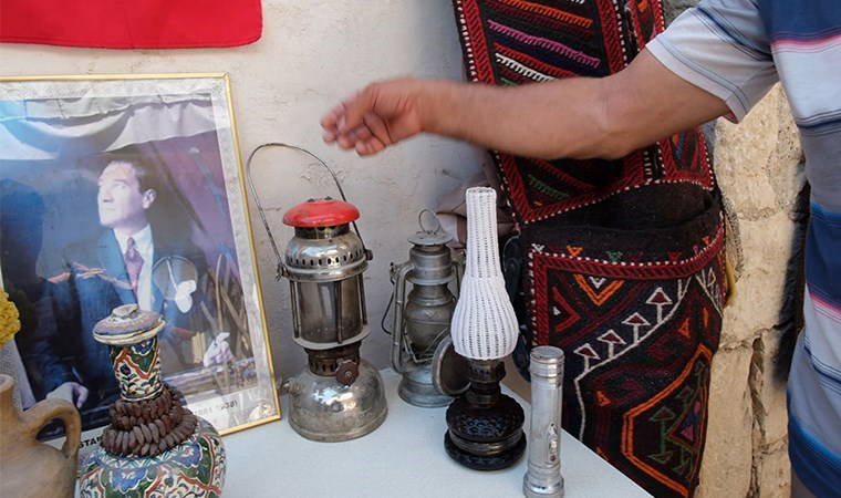 200 Yıllık Tarihi Eşyaları Evinin Bahçesinde Sergiliyor: 30 Yıllık Tutkunun Hikayesi