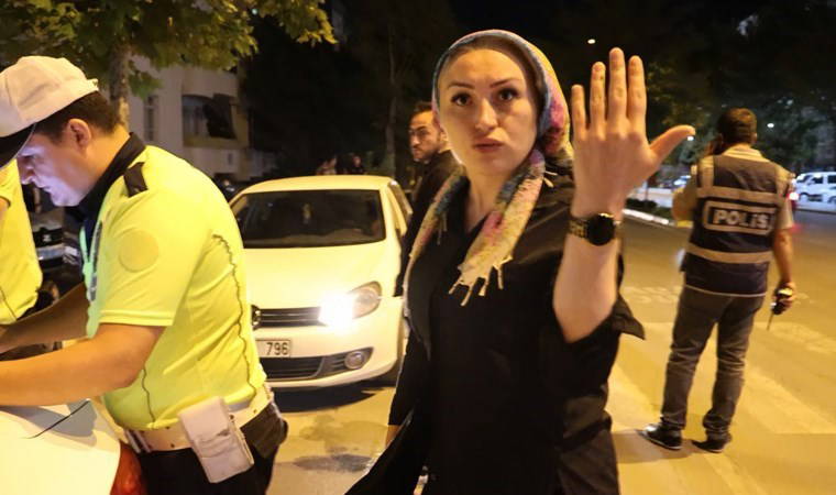 Polise hem 'Kamu personeliyim' dedi hem de yasal olmayan işlem teklif etti!