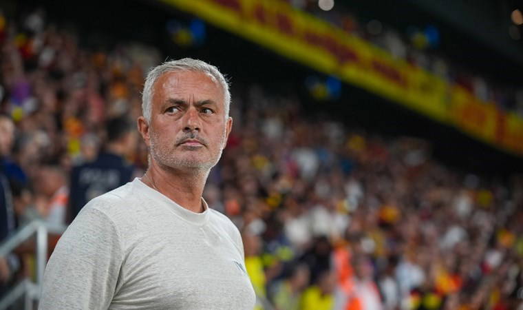 Jose Mourinho, Fenerbahçe'de 3 yıldız futbolcunun ayrılığına izin vermedi!