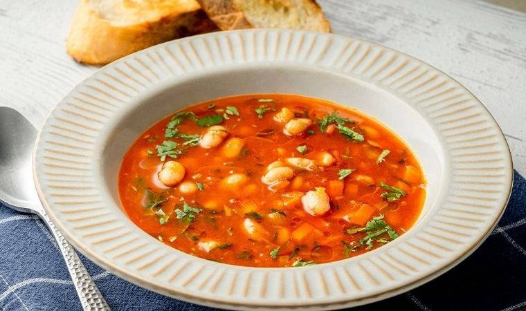 Yunan mutfağının gizli hazinesi: Fasolada tarifi