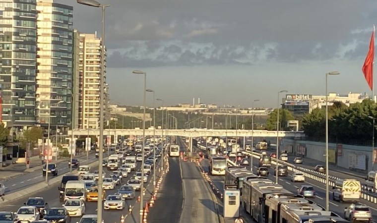 İstanbul’da okulun ilk günü trafik yoğunluğu yaşandı