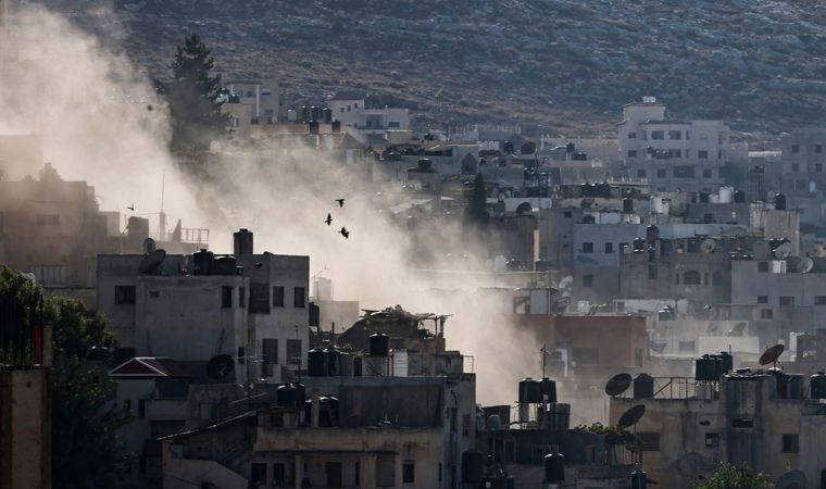 İsrail ordusu, işgal altındaki Batı Şeria'nın Tulkerim kentine baskın düzenledi