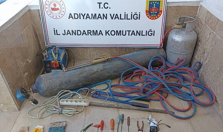 Adıyaman'da tren raylarını çalmaya çalışan 4 şüpheli suçüstü yakalandı