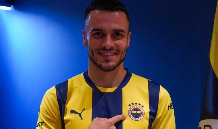 İstanbul'a gelmişti: Fenerbahçe, Filip Kostic'in transferini resmen açıkladı!