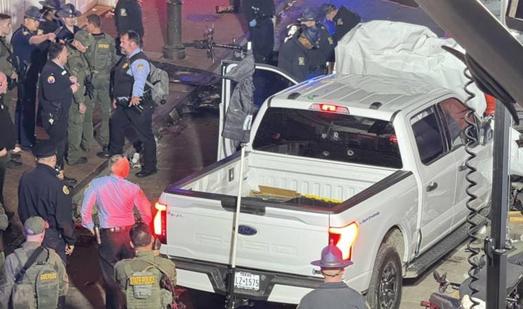 ABD'de araç kalabalığın arasına daldı! Çok sayıda ölü ve yaralı var...