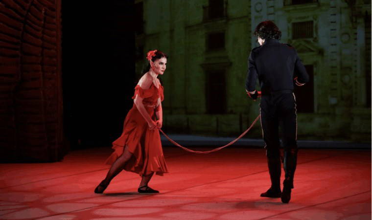 'Carmen' balesi izleyicisi ile buluştu...