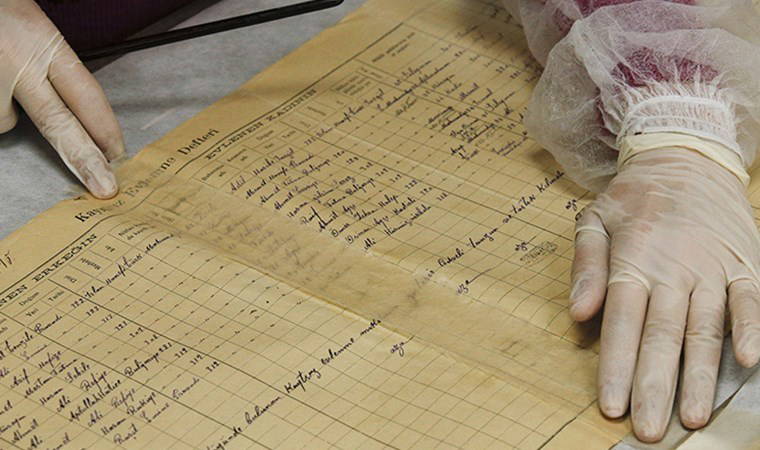 100 yıl sonra aynı kütüğe yazıldılar