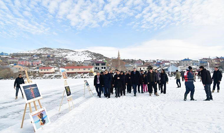 Kültür ve sanat Çıldır Gölü’nde buluştu: Göz alıcı fotoğraflar sergilendi