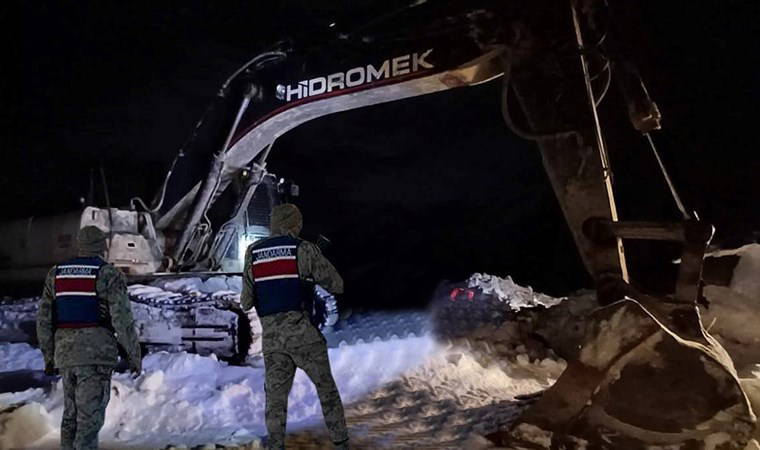 Jandarma kaçak kazı yapan şahısları suçüstü yakaladı