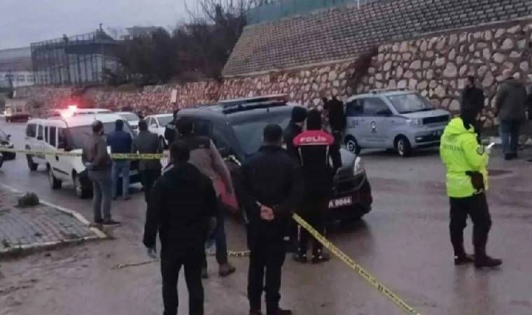 Kocaeli'nde dehşete düşüren olay: Aracında silahla vurulmuş halde ölü bulundu!
