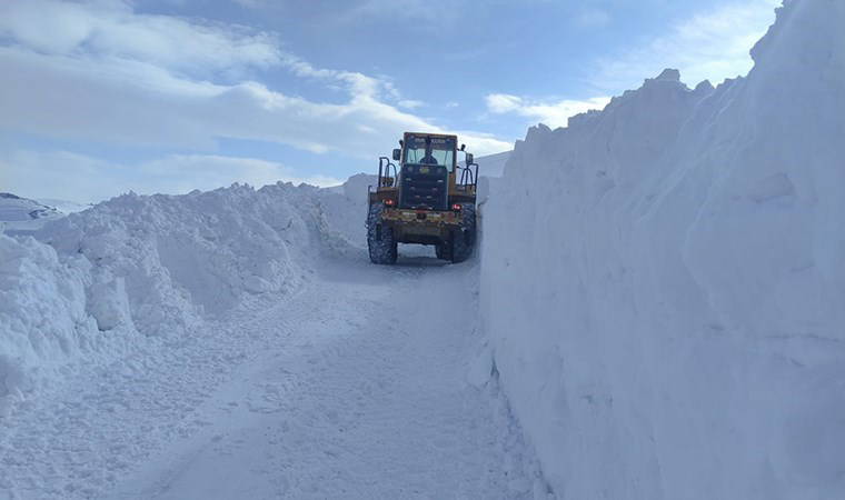 Van-İran sınırında 'kış' mücadelesi: Kar kalınlığı 3 metreyi geçti