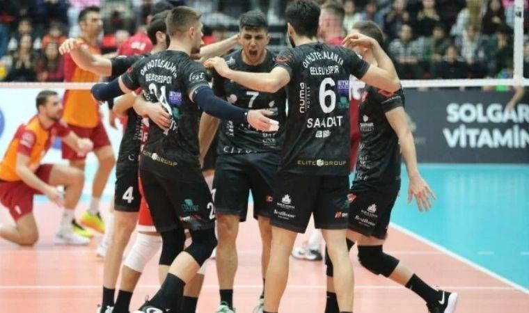 Alanya Belediyespor, sahasında set vermeden galip