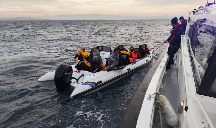 İzmir açıklarında 32 kaçak göçmen yakalandı