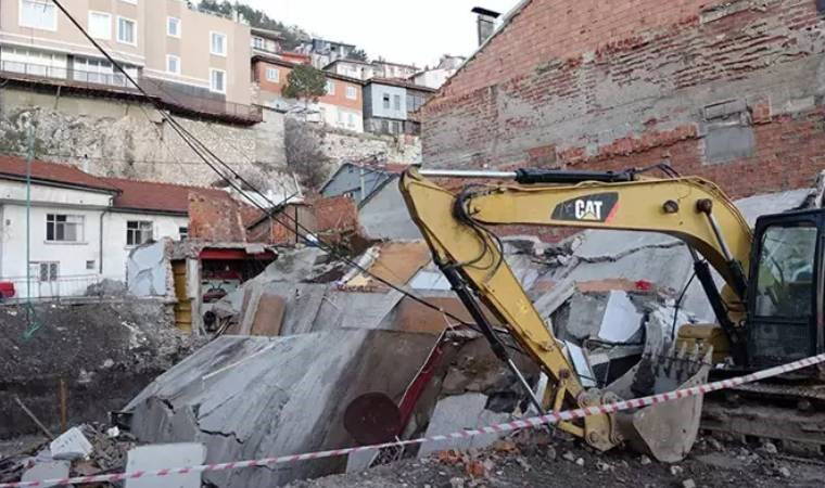 Isparta'da iki katlı bina çökmesinde faciadan dönüldü! Bina sahibinden kasıt iddiası